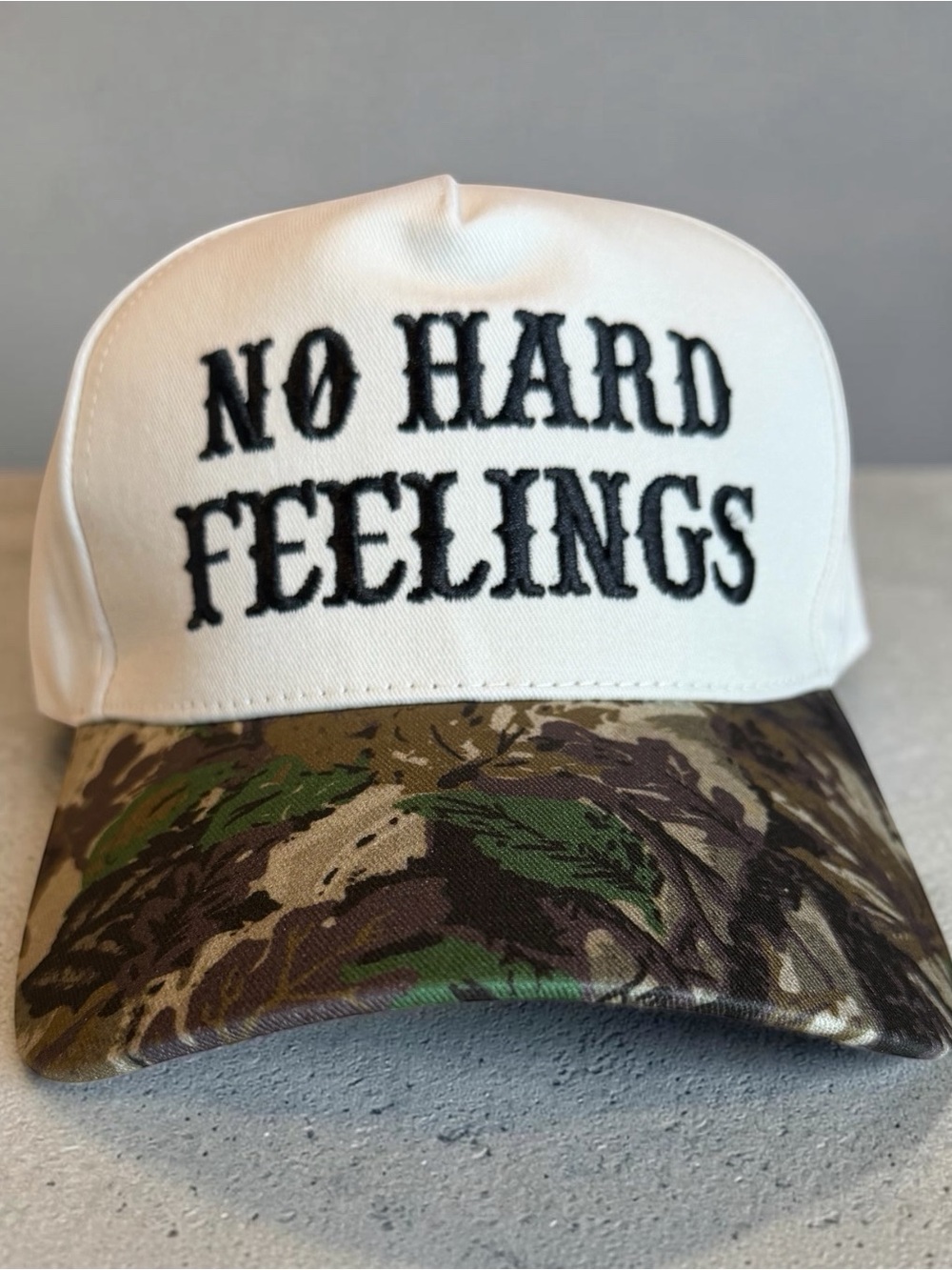 Womenโs โNo Hard Feelingsโ Camouflage Baseball Cap
